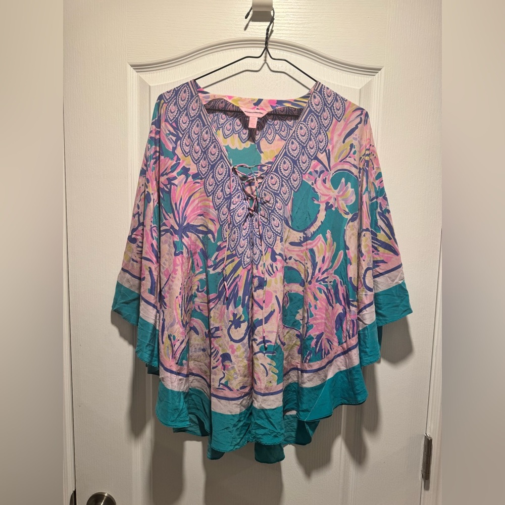 124-Lilly Pulitzer Lettie 100% Silk Caftan Top
Colorful Boho Tunic Blouse